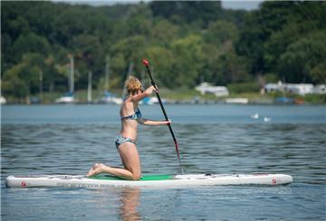 Allzu oft kümmern sich Stehpaddler zu wenig um ihre Sicherheit und tragen zum Beispiel keine Schwimmweste.