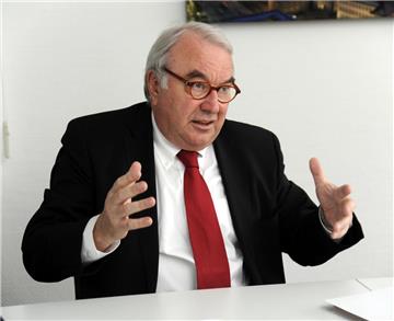 Als Abgeordneter und Parlamentarischer Staatssekretär im Wirtschaftsministerium gehört Uwe Beckmeyer noch bis September 2017 dem Bundestag an. In der Seestadt-SPD wird jetzt nach einem Nachfolger gesucht.  Foto Scheschonka