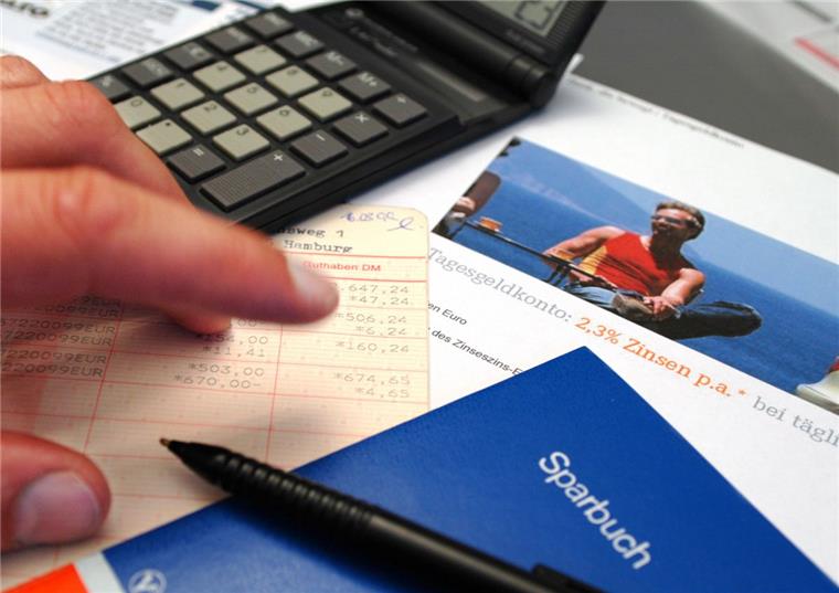 Volksbank: Kunden können keine Sparkonten mehr eröffnen Als Anlage eignen sich Sparbücher aufgrund der kaum noch vorhandenen Zinsen schon lange nicht mehr. Für die Finanzinstitute sind sie eine Belastung.