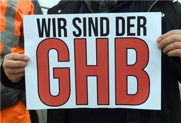 Als der Gesamthafenbetrieb (GHB) in die Insolvenz ging, entschlossen sich etliche Hafenarbeiter, zu klagen. Das GHB-System sei unzulässig, sie forderten die Übernahme durch die Hafenbetriebe. Das Bundesarbeitsgericht sieht das anders.