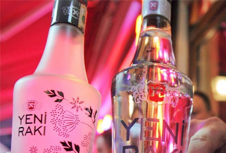 Bremerhaven: Ladendieb will acht Flaschen Schnaps stehlen zwei Raki-Flaschen