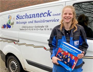 Als einzige weibliche Auszubildende hat Mascha Luhn (20) aus Nordholz die Gesellenprüfung zur Anlagenmechanikerin mit Bestnote abgeschlossen. 