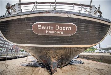Als Ersatz für die bereits abgewrackte „Seute Deern“ soll die „Najade“ nachgebaut werden. 46 Millionen Euro stehen dazu zur Verfügung. Aber der Bundesrechnungshof hatte das Projekt angehalten. Das Verfahren ist abgeschlossen worden. Nun kann Bremerhavens Antrag auf Planungsmittel weiter bearbeitet werden.