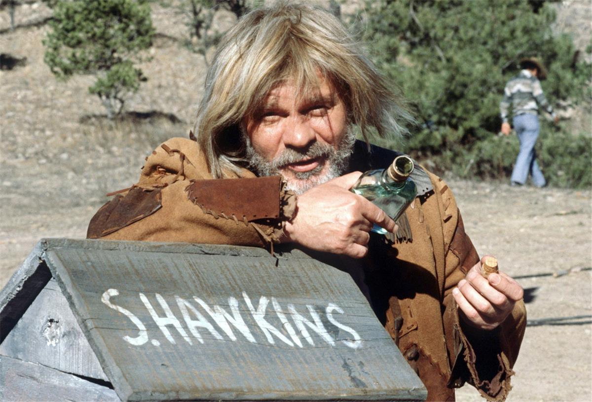 Bekannt als Trapper Sam Hawkens: Ralf Wolter gestorben Als kauziger Trapper Sam Hawkens in dem Film «Winnetou» stand Schauspieler Ralf Wolter vor der Kamera. Jetzt ist er im Alter von 95 Jahren gestorben.