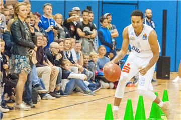 Als langjähriger Eisbären-Profi weiß Anthony Canty, was beim "Tag der Fans" abgeht. Das neue Team präsentiert sich am Sonntag ab 12 Uhr in Weddewarden.