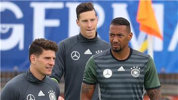 Als Mario Gomez (v. li.) , Julian Draxler und Jerome Boateng noch für Deutschland aufliefen, gelang der letzte K.-o-Sieg ohne Elfmeterschießen.