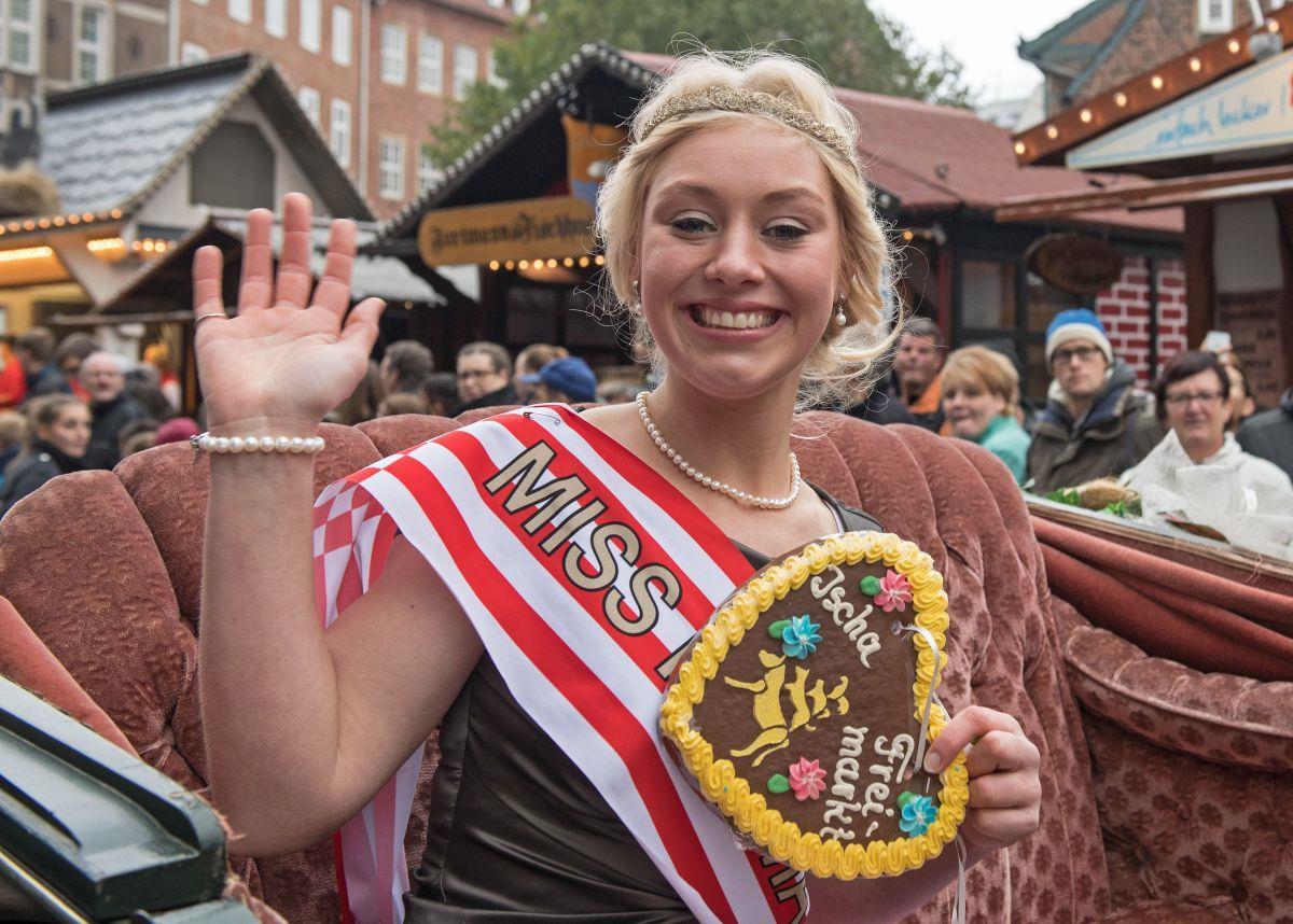 200 000 Besucher beim Bremer Freimarktumzug Als Miss Freimarkt 2016 führte Anne Imhoff den traditionellen Umzug zum Volksfest Bremer Freimarkt durch die Innenstadt von Bremen an. Mit 144 Startnummern auf einer Länge von 2,9 Kilometern zählt der Freimarktumzug zu den größten seiner Art.