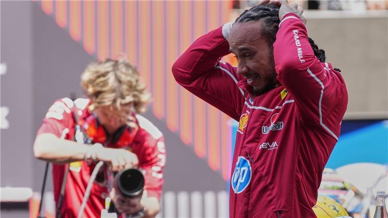 Als Nothelfer bei Ferrari gefordert: Rekordweltmeister Lewis Hamilton.