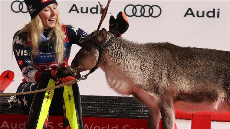 Als Siegerin bekommt Mikaela Shiffrin wieder die Patenschaft für ein Rentier.