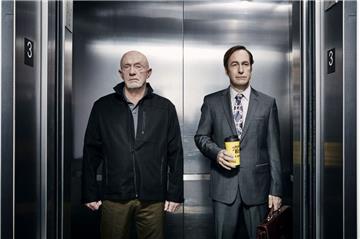 Als Spin-off des Megaerfolgs &quot;Breaking Bad&quot;, der gerne als die beste Serie aller Zeiten bezeichnet wird, musste Better Call Saul in große Fußstapfen treten. Doch seit 2015 läuft die Serie ebenfalls äußerst erfolgreich, in diesem Jahr läuft die dritte Staffel an. Der Starttermin steht noch nicht fest.