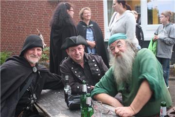 Alte Haudegen am Stammtisch. Herbstmarkt Beverstedt. Foto: Rendelsmann