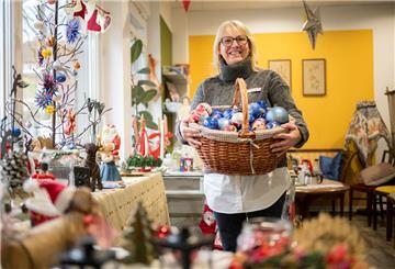 Alten Schmuck abgeben, neue Deko mitnehmen: Die Klimaschutz-Werkstatt in Bremerhaven organisiert eine Weihnachtsdeko-Tauschbörse.