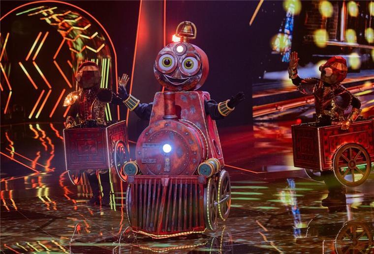 Altes Eisen auf der Bühne: Die Lokomotive überzeugte die Jury und das Publikum bei „The Masked Singer“.