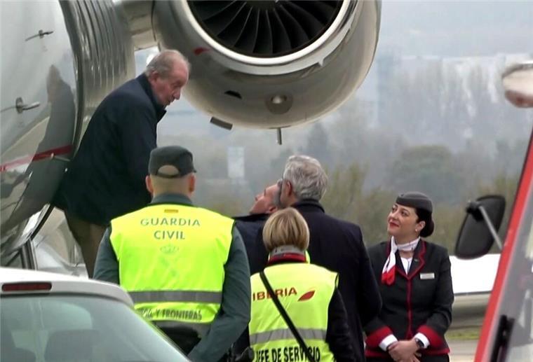 Umstrittener Altkönig Juan Carlos erneut in Spanien Altkönig Juan Carlos ist im Privatjet nach Spanien gekommen.