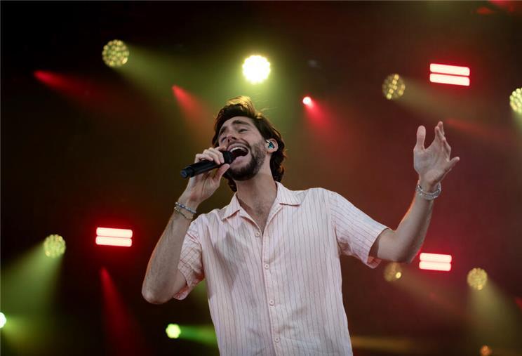In Bildern So war der Auftritt von Alvaro Soler vor der Stadthalle