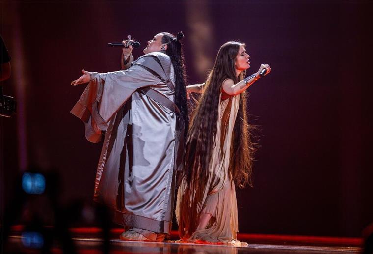Alyona Alyona & Jerry Heil aus der Ukraine singen „Teresa & Maria“.