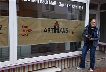 Am 1. März will Inga Rauschenbach ihr Fotogeschäft an der Bahnhofstraße eröffnen. Sie ist die Nachfolgerin von Peter und Ursel Bühnemann.