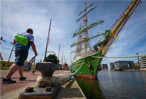 Am 2. Oktober bricht die „Alexander von Humboldt II“ erneut zur Ausbildung von Marinesoldaten auf. Die Mieteinnahmen helfen, die Bark in Schuss zu halten.