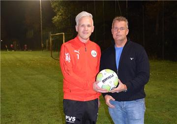 Am 24. Oktober 2019 stellte der Vorstand des SV Brake (rechts Teammanager Thade Daniel) Stefan Jasper als Trainer vor. Jetzt erfolgte die Trennung.