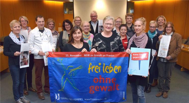 Am 25. November findet der weltweite Aktionstag gegen Gewalt an Frauen statt. In 48 Bäckerei-Filialen der Wesermarsch werden aus diesem Anlass vom 23. bis 26. November die Brötchen in besonderen Tüten verkauft. Im Braker Kreishaus wurde gestern darauf hingewiesen.