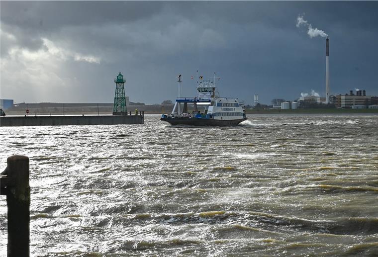 Weserfähre auf dem Wasser