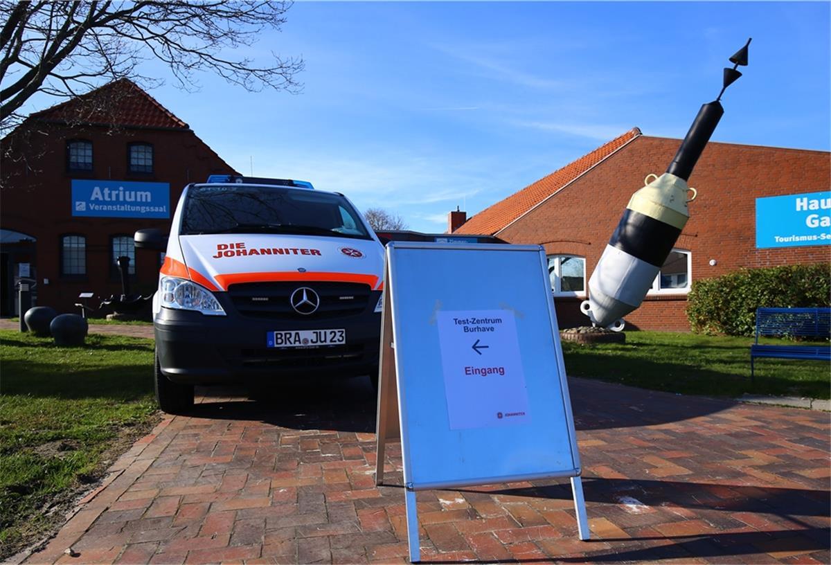 Selbsttest im Corona-Testzentrum in Burhave Am Dienstag nahm das neue Corona-Schnelltest-Zentrum im Burhaver Atrium seinen Dienst auf.