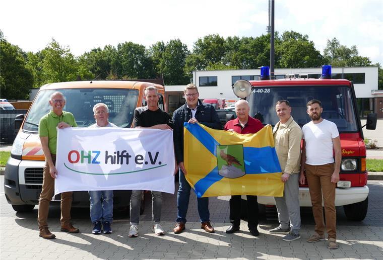 Schiffdorfer Pritschenwagen kommt an Kriegsfront zum Einsatz Am Donnerstag ist ein Hilfskonvoi des Vereins „OHZ hilft e. V.“ mit zwei Fahrzeugen aus dem Cuxland in Richtung Ukraine gestartet.