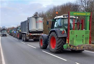 Trecker-Konvoi in der Wesermarsch, Agrardiesel