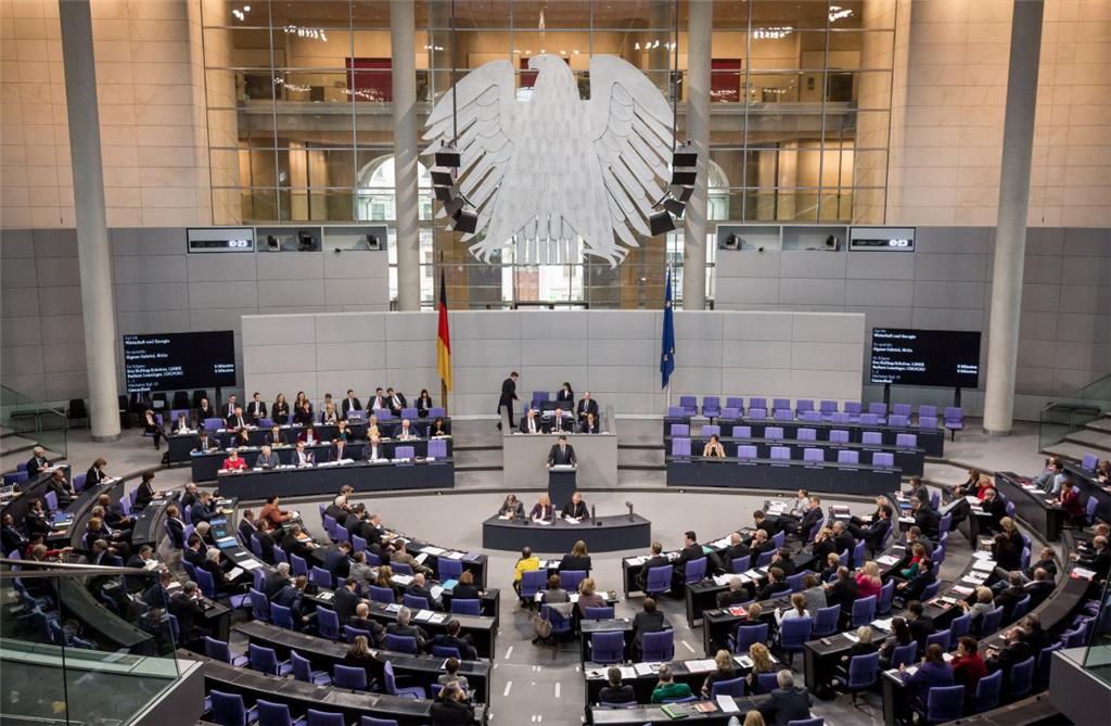Am Ende der Skala stehen unverändert Politiker, denen nur 14 Prozent der Deutschen &quot;voll und ganz&quot; oder &quot;überwiegend&quot; vertrauen.