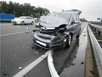 Am Ende eines Staus haben sich auf der A1 drei Unfälle ereignet. 