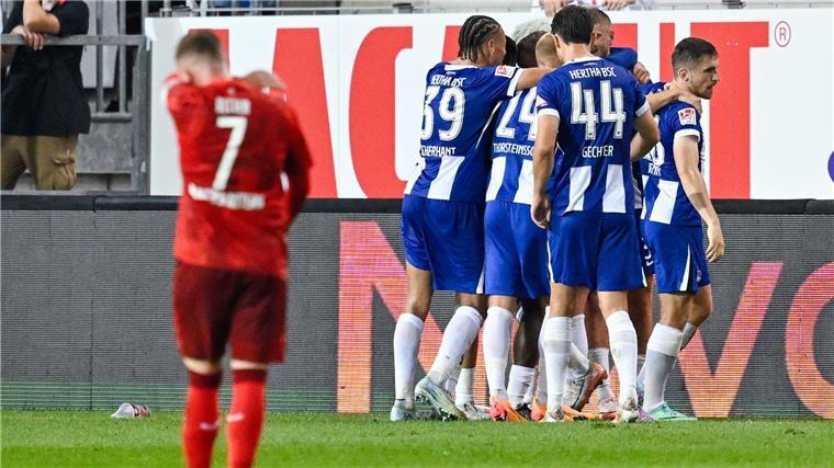 Hertha BSC gewinnt turbulentes Spiel in Kaiserslautern 4:3 Am Ende eines turbultenden Spiels in Kaiserslautern durften die Gäste von Hertha BSC jubeln.