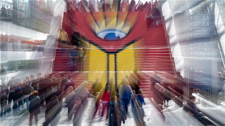 485 Bücher für Preis der Leipziger Buchmesse eingereicht Am ersten Messetag wird der renommierte Preis der Leipziger Buchmesse im kommenden Jahr vergeben. Das Interesse der Verlage daran ist groß. (Archivbild)