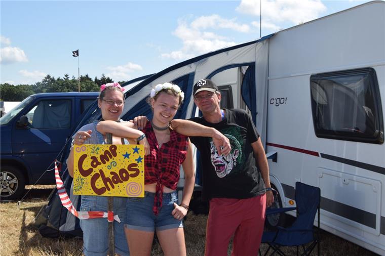 Am ersten Tag der Anreise zum Deichbrand-Festival war die Stimmung auf dem Gelände sehr entspannt, so auch bei Familie Brünjes aus Imsum.