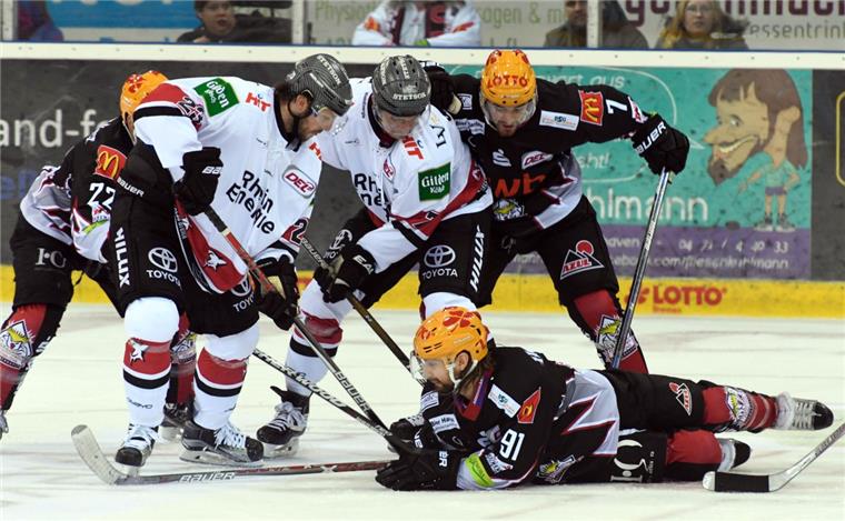 Am Freitag lieferten die  Fischtown Pinguins gegen die  Kölner Haie einen großen Kampf, verloren aber 2:5.