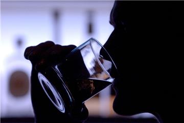 Am Freitag soll ein Mann in Spaden versucht haben einen fast 4000 Euro teuren Whisky zu klauen. Es blieb beim Versuch.