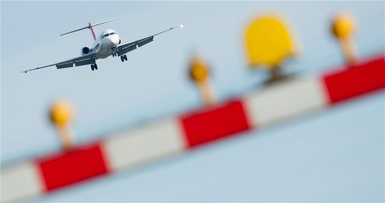 Am Hamburger Flughafen kann es am Mittwoch aufgrund eines Warnstreiks zu Wartezeiten für Passagiere kommen.