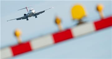 Am Hamburger Flughafen kann es am Mittwoch aufgrund eines Warnstreiks zu Wartezeiten für Passagiere kommen.