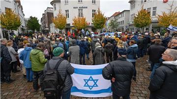 Am Jahrestag des Terrorangriffs der islamistischen Hamas auf Israel haben erneut viele Menschen bei Demonstrationen ihre Solidarität bekundet. (Archivbild)