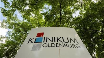 Am Klinikum Oldenburg erinnert ein Denkmal an die Opfer des ehemaligen Krankenpflegers Niels Högel. (Archivfoto)