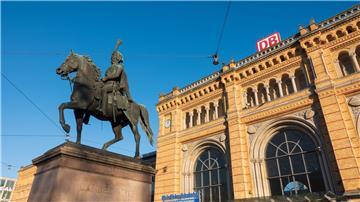 Am kommenden Wochenende dürfen auf Anordnung der Bundespolizeidirektion im Hauptbahnhof von Hannover keine gefährlichen Werkzeuge oder Waffen mitgeführt werden. (Archivbild)