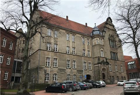 Am Landgericht Stade begann am Montag der Prozess gegen einen 35-Jährigen Ivorer, der im Juni in Zeven einen Landsmann umgebracht haben soll.