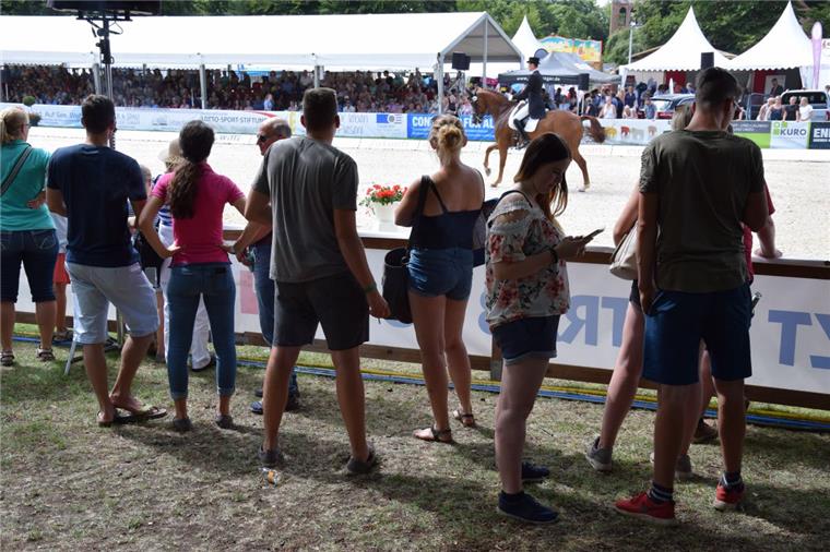Am  letzten Tag des großen Reitturniers in Rastede war das Interesse besonders groß. Die Stimmung auf dem Gelände war gut.