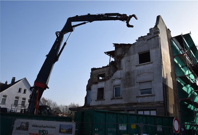 Am Mittwoch wurde das Haus an der Niedersachsenstraße 1 in Einswarden abgerissen.