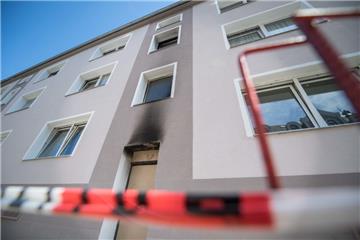 Am Mittwochmorgen hat es in einem Mehrfamilienhaus in der Gnesener Straße in Lehe gebrannt. Die Anwohner wurde mit Drehleitern gerettet.