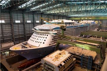 Am Montagabend soll die "Spectrum of the Seas" das Dock in Papenburg verlassen. Mitte April ist der Kreuzliner mit Ausssichtskuppel in Bremerhaven zu bewundern.
