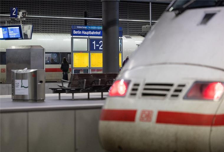 Reisende und Pendler aufgepasst: GDL kündigt den nächsten Bahnstreik an Am Montagabend startet ein 24-stündiger Warnstreik der GDL im Güterverkehr der Bahn.