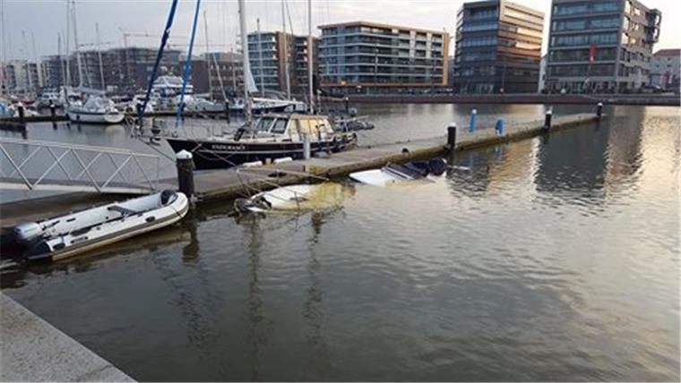 Bremerhaven: Yacht im Neuen Hafen gesunken Am Montagmorgen ist am Neuen Hafen in Bremerhaven ein Boot gesunken.
