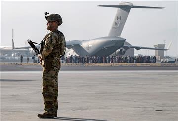 Am Montagmorgen ist es auf dem Flughafen Kabul zu einem Gefecht US-amerikanischer und deutscher Soldaten mit unbekannten Angreifern gekommen.