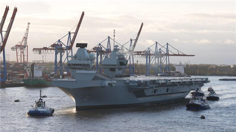 Am Nachmittag erreichte ein britischer Flugzeugträger den Hamburger Hafen.