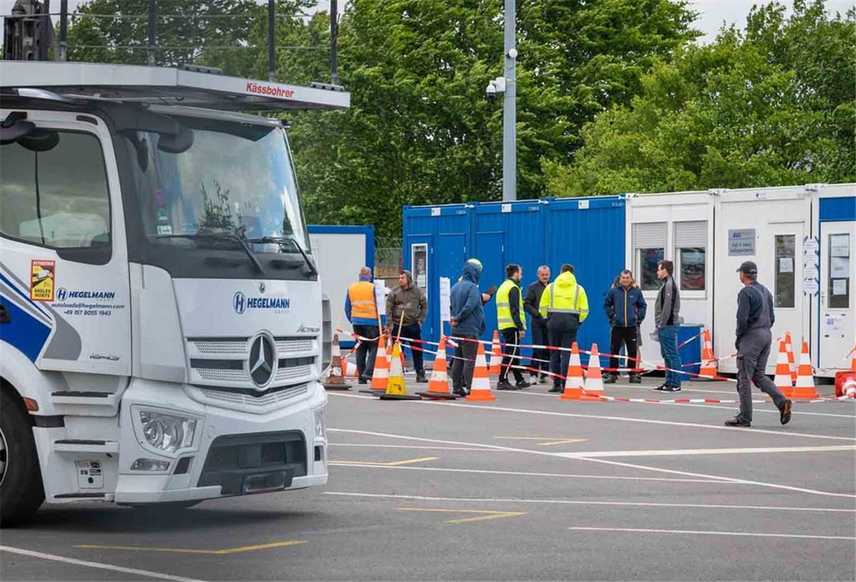 Am Pre-Gate der BLG am Grauwallring warten Fahrer stundenlang auf ihre Abfertigung.